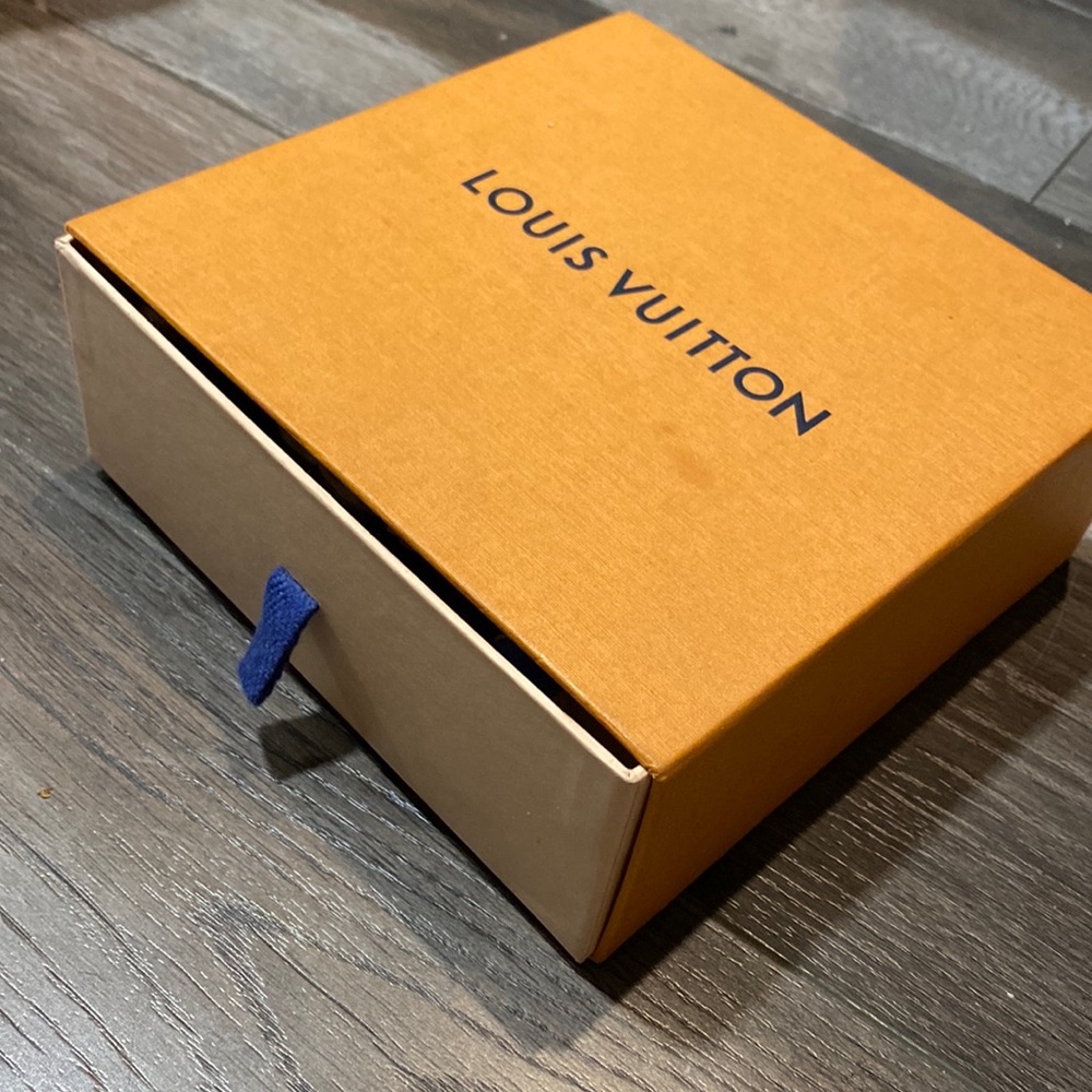 Louis Vuitton belt